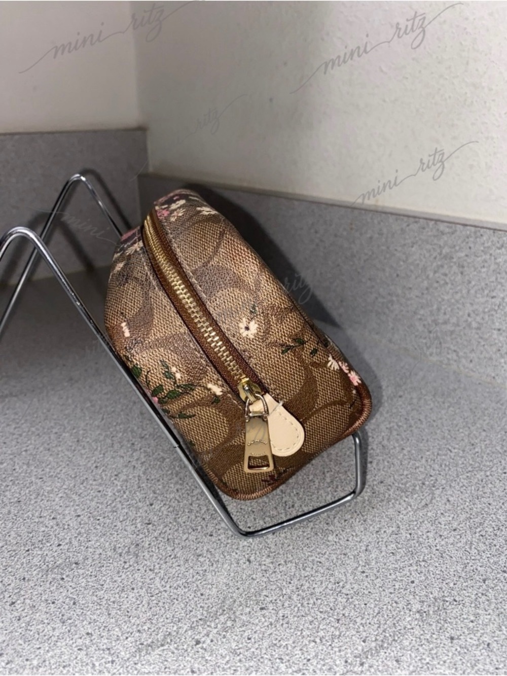 Coach Evergreen Floral Small Boxy Cosmetic Case EUC - Picture 14 of 15